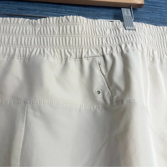 Old Navy Women's High Waisted StretchTech Surf Athletic Shorts, Cream - Size XL - Picture 7 of 9